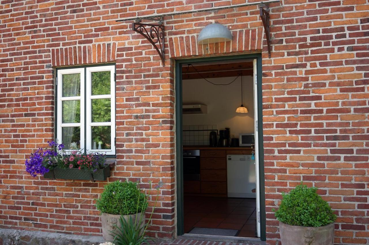 "Haus Auf Dem Berg" Apartment Westensee Luaran gambar